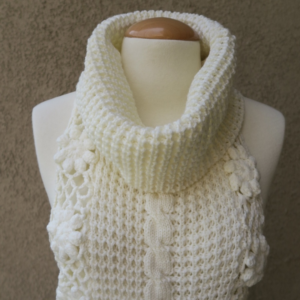 White sleeveless turtleneck